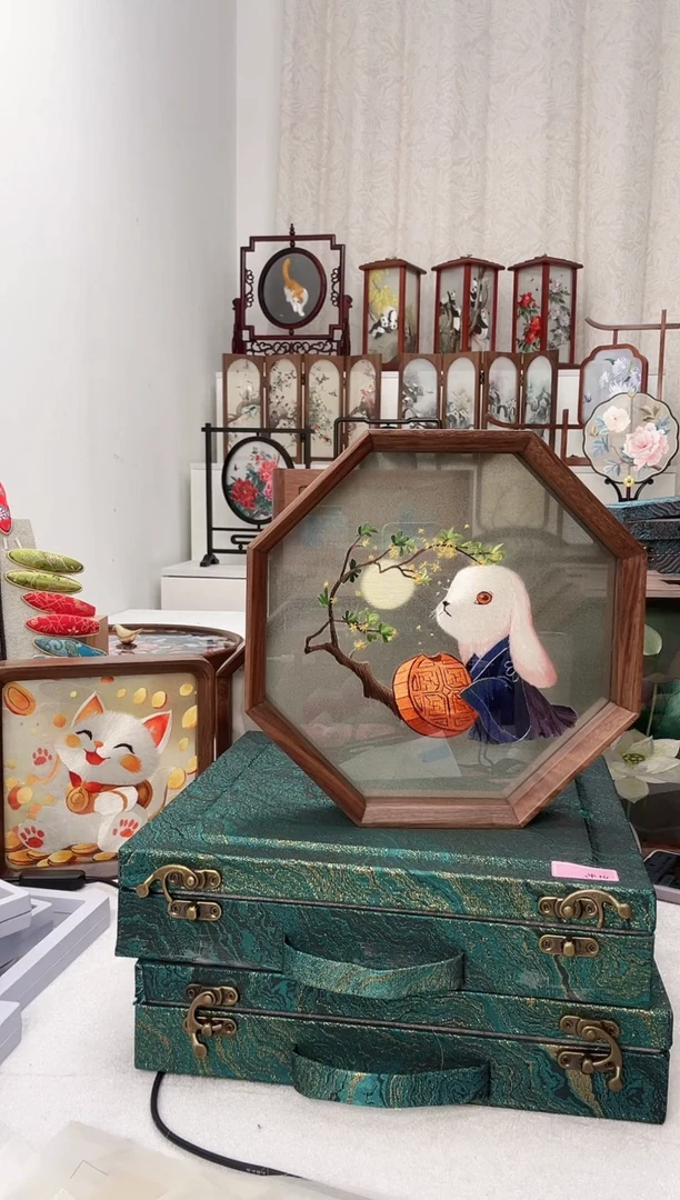 扇子苏绣作品手工摆台