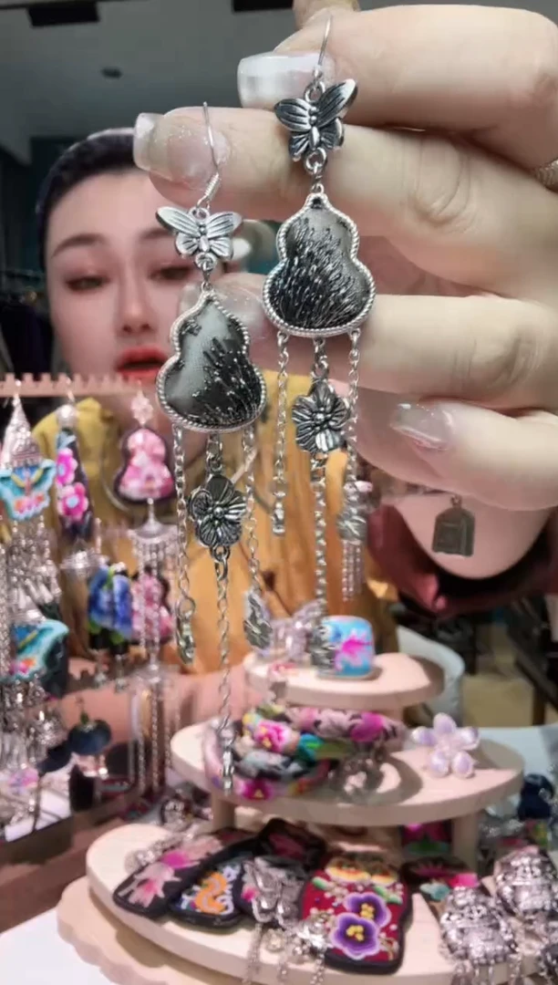 刺绣纯手工苗绣非遗耳环