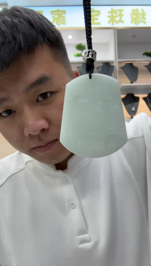 颈饰18K金镶嵌翡翠天然翡翠A货孤品一件