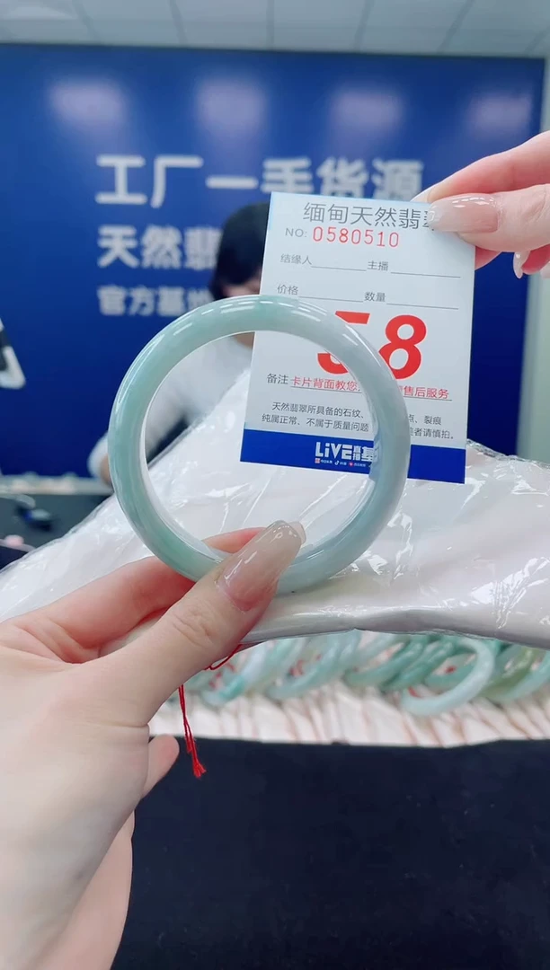 未镶嵌手镯翡翠天然翡翠手镯