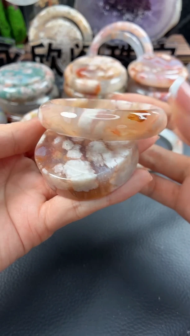 未镶嵌手镯（圆镯）石英质玉53