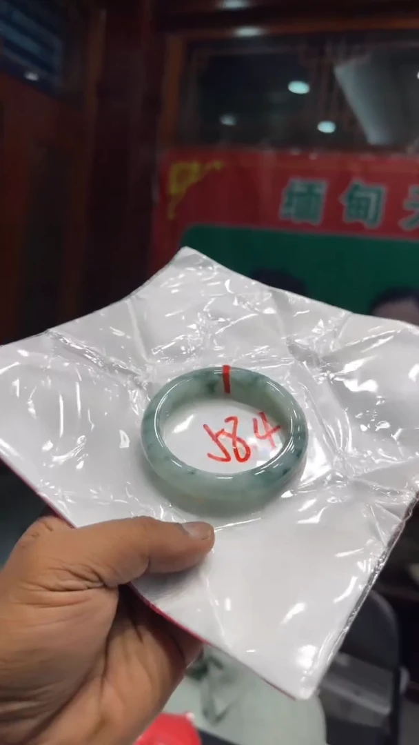 翡翠手镯未镶嵌手镯