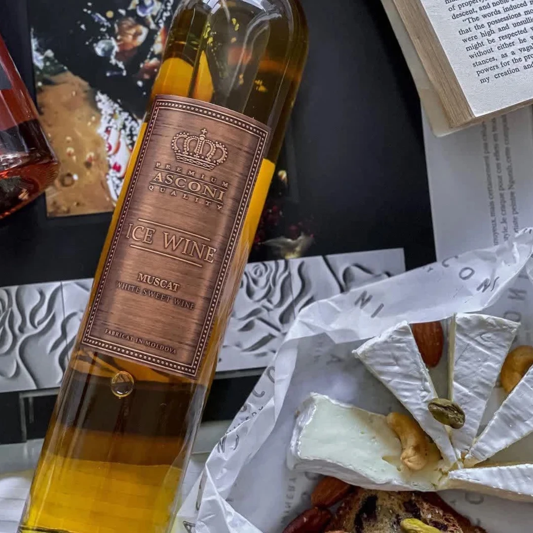 Asconi慕斯卡特冰酒口感浓郁甜美异国水果的香气酒体金黄清澈