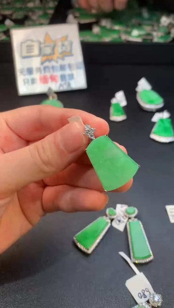 【闪购商品】翡翠颈饰银S925镶嵌翡翠