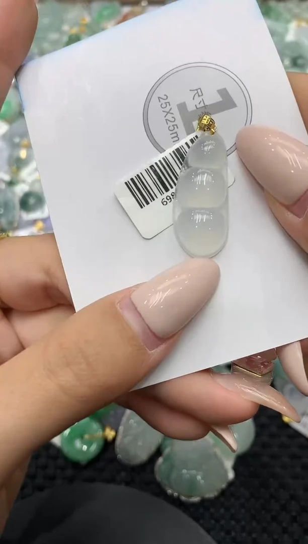 颈饰18K金镶嵌翡翠111111111111