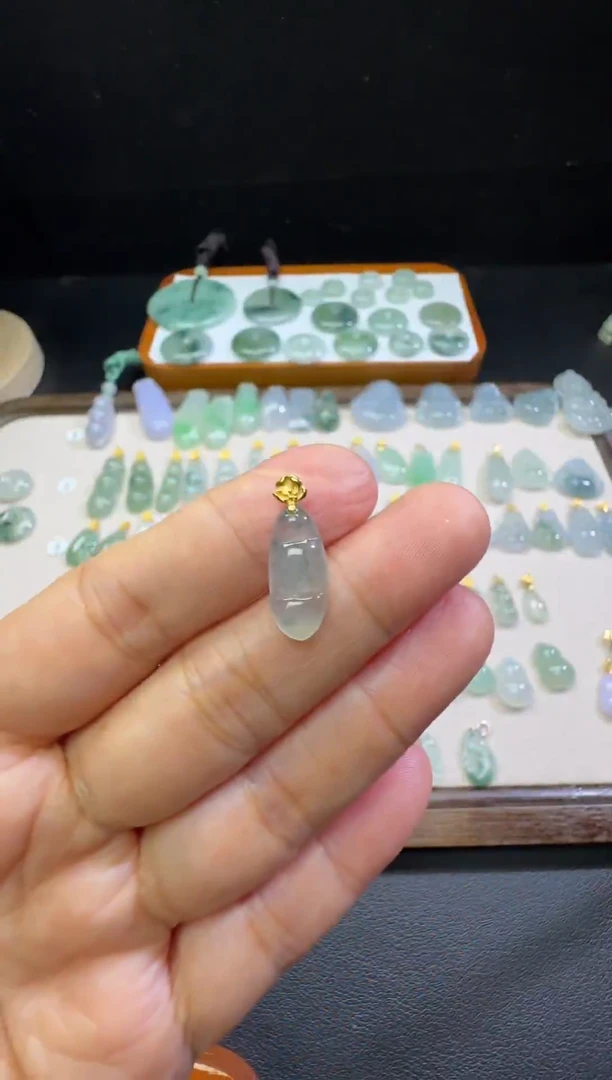 翡翠18K金镶嵌吊坠(不含链)小豆子240