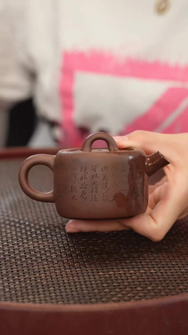 茶壶紫砂汉瓦壶型 紫泥泥料 18目 雕刻：【满江红】160cc