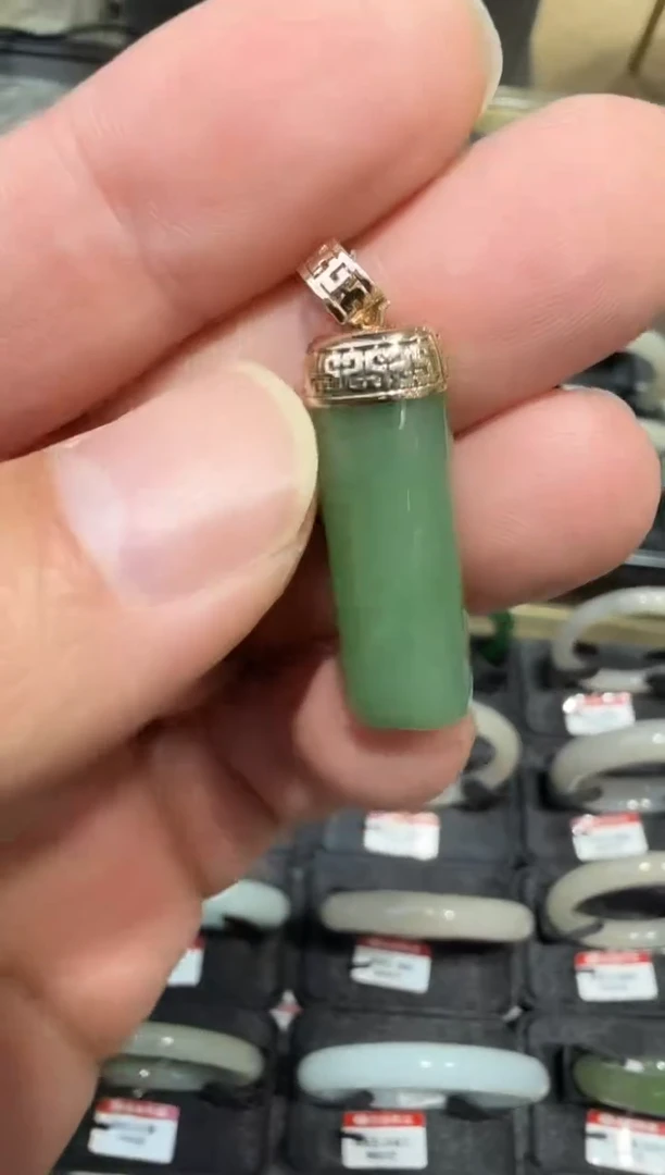 颈饰18K金镶嵌和田玉多样性发一