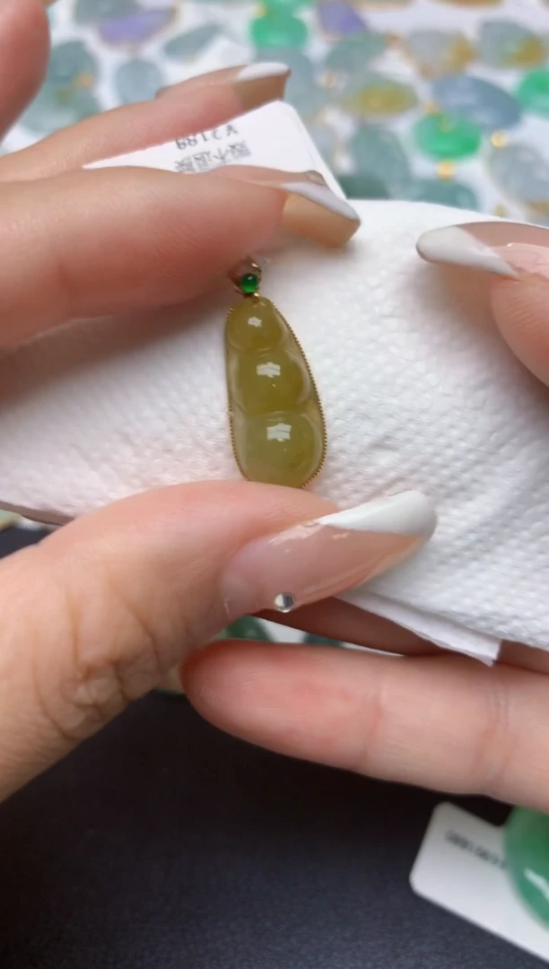 翡翠18K金镶嵌颈饰天然缅甸A货翡翠