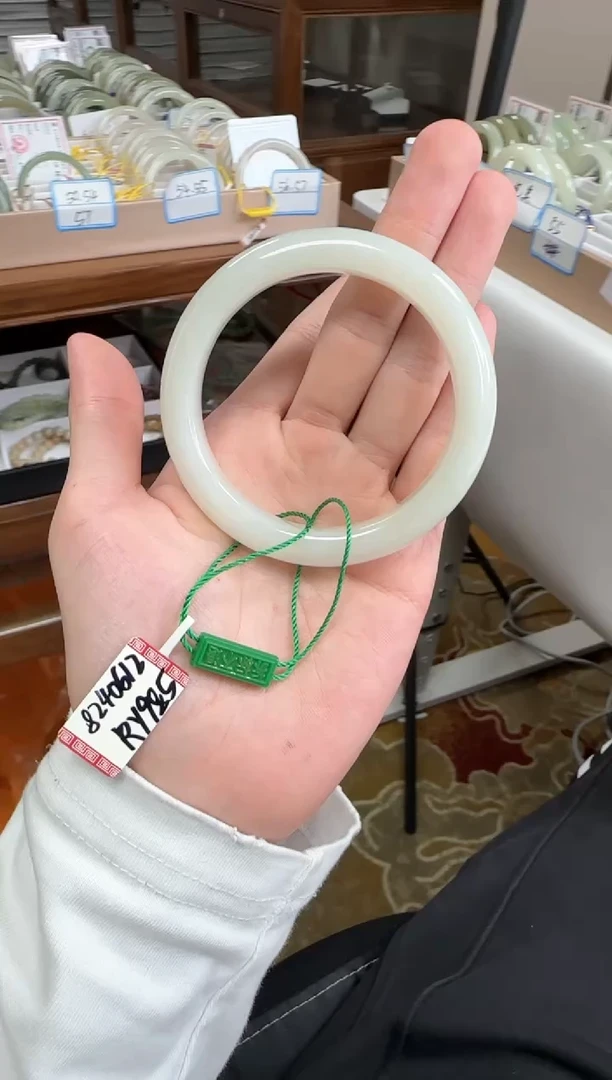 未镶嵌手镯和田玉60