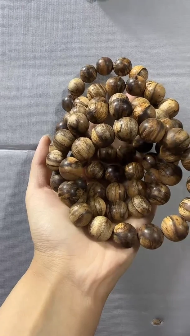 【闪购商品】沉香手串日本伽罗1.4单圈多样性发货发其一