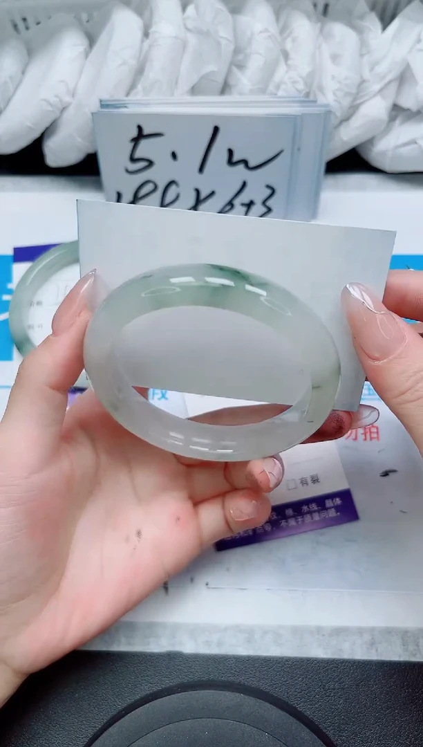 【闪购商品】石英质玉手镯合金265