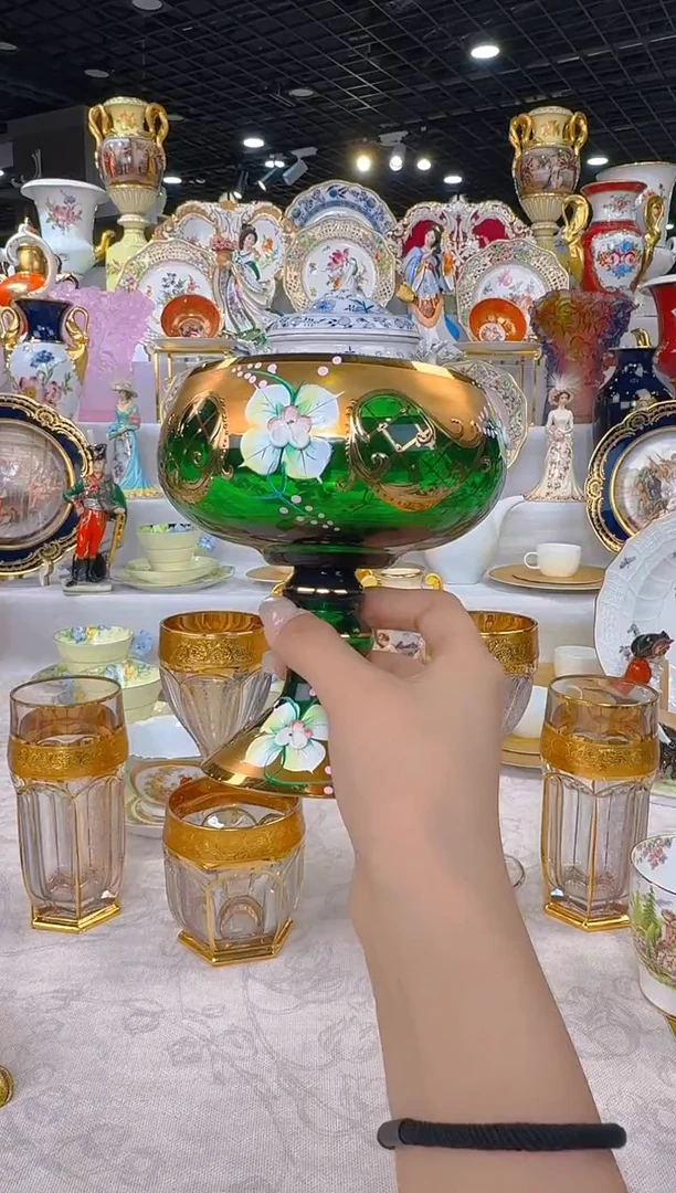 骨瓷娜娜中古器物如图所示94