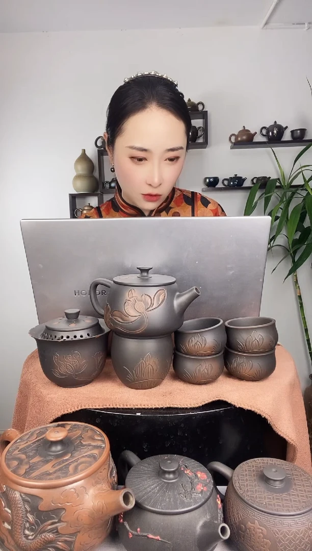 壶荷花300+280手抓+四小杯+主人杯