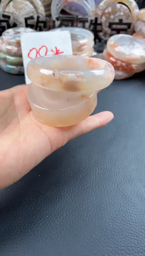 未镶嵌手镯（圆镯）石英质玉58