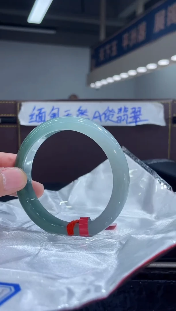 未镶嵌手镯翡翠3