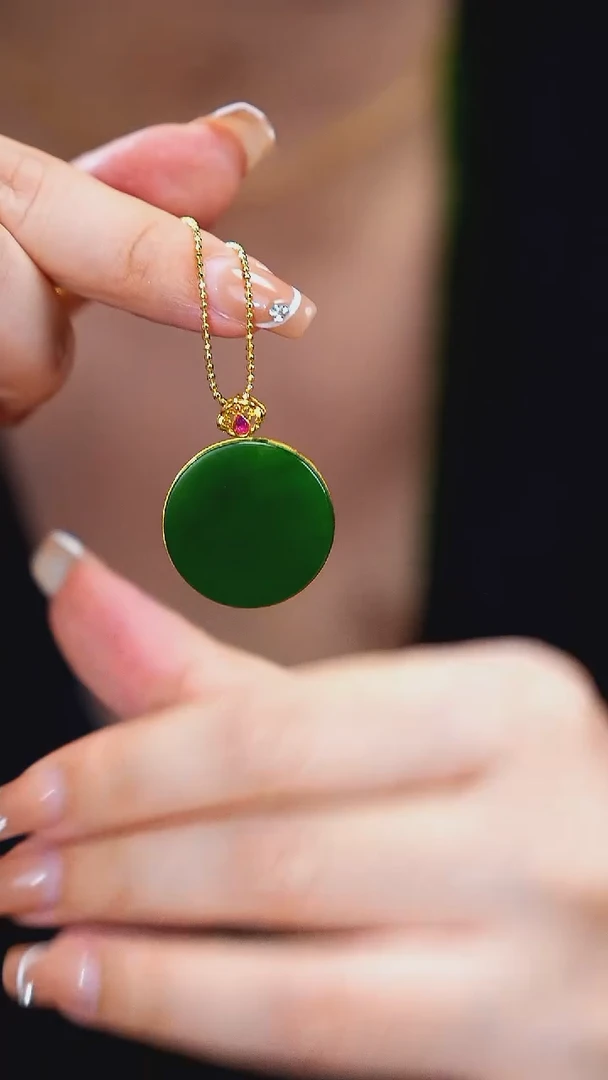 和田玉18K金镶嵌颈饰圆牌吊坠 不含链