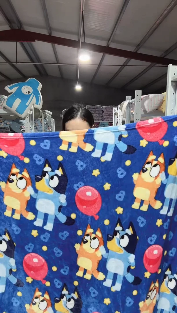 满35包邮 瑕疵 130*170左右    绒毯子