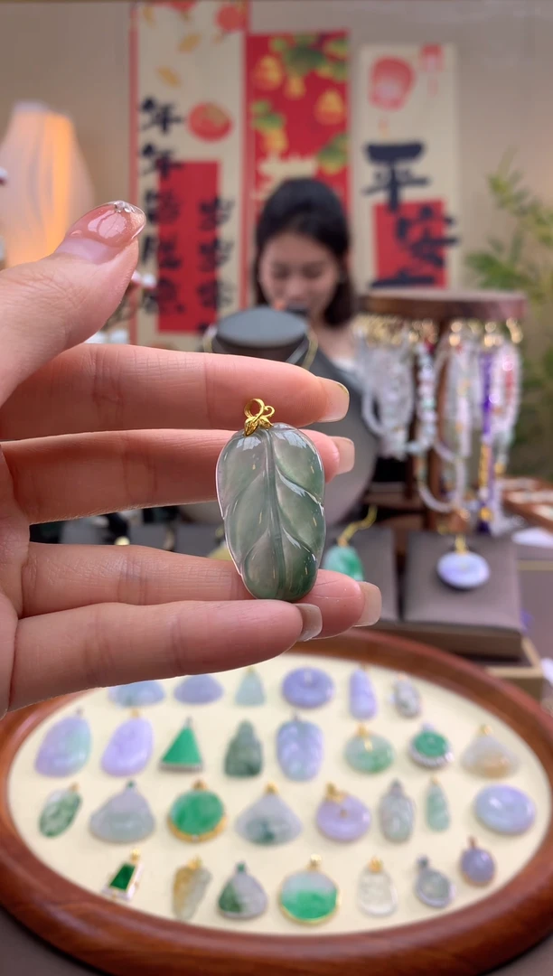 【闪购商品】翡翠颈饰18K金镶嵌叶子