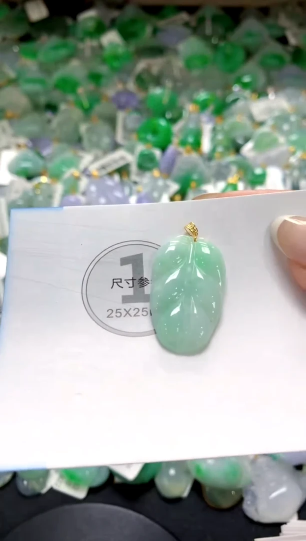 翡翠18K金镶嵌颈饰1111111111111111
