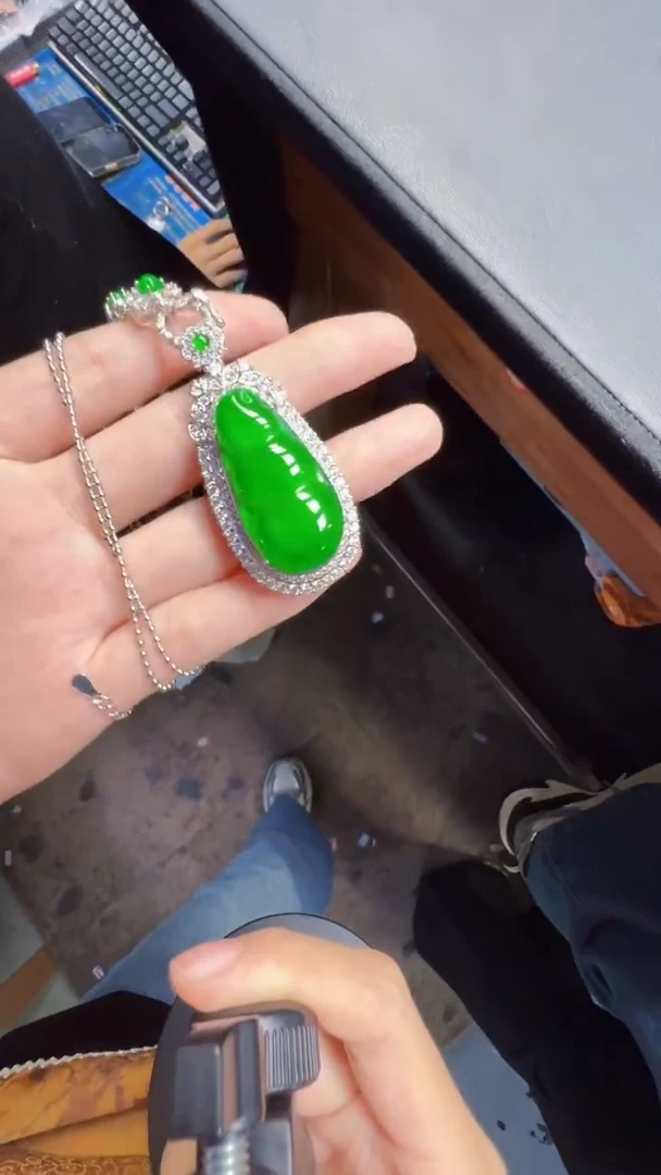 未镶嵌定制翡翠翡翠A货有轻微色差属于正常现象，豆子多样性发货1