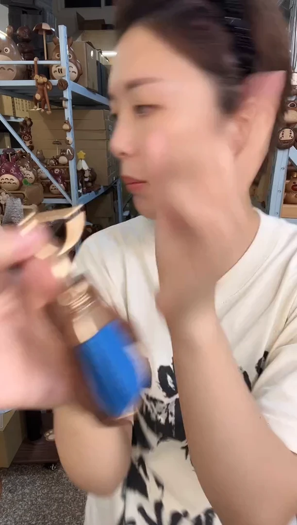 木蓝色黑胡桃龙猫挂件双面镶嵌一个