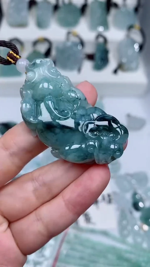 颈饰未镶嵌翡翠吊坠