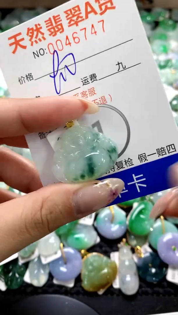 翡翠18K金镶嵌颈饰1111111111111111