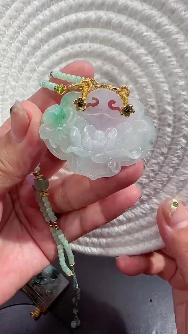 翡翠未镶嵌颈饰吊坠