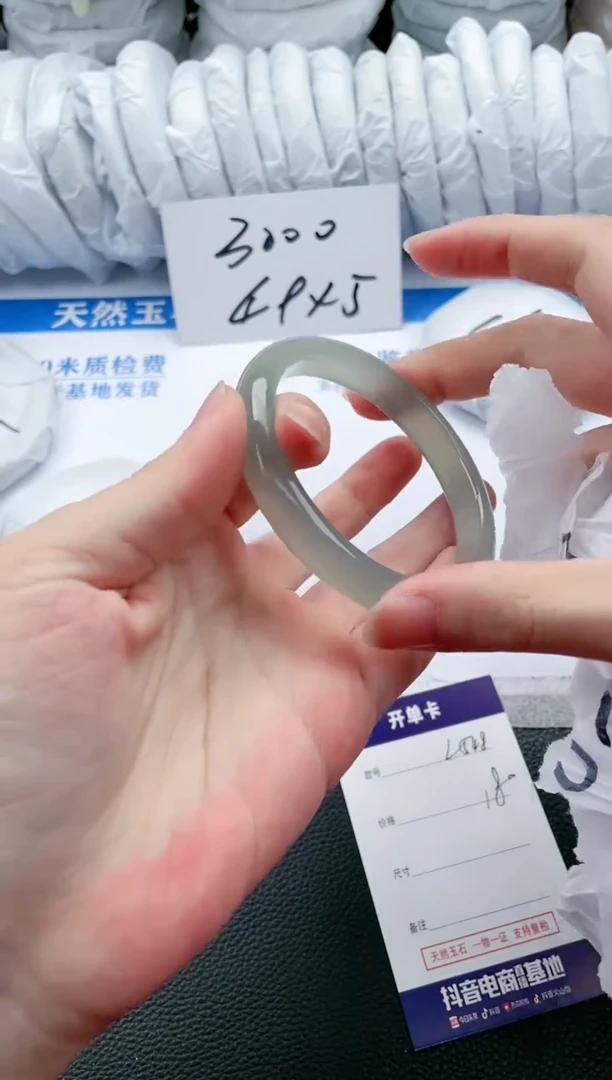 【闪购商品】石英质玉手镯未镶嵌L548