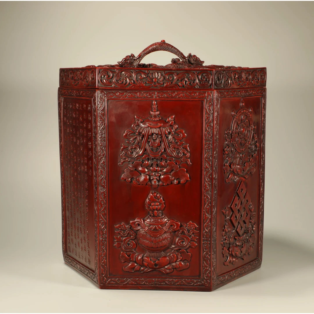 文华开物第216期拍品 18 清代 漆器八宝经文龙钮经卷筒