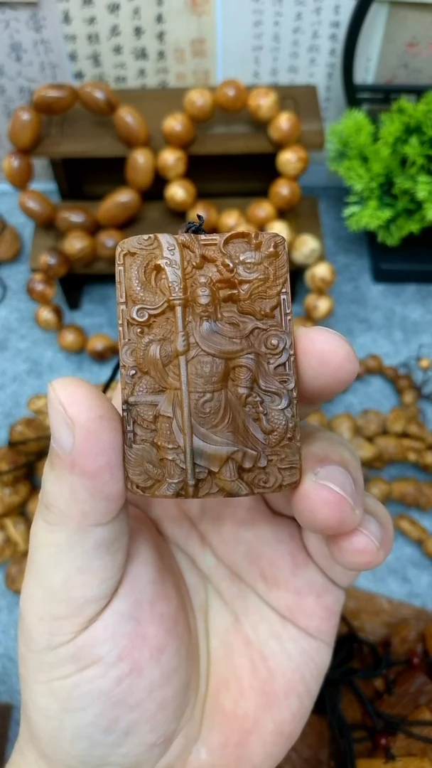 柏木（崖柏）陈化黑油关圣帝君精雕车挂牌