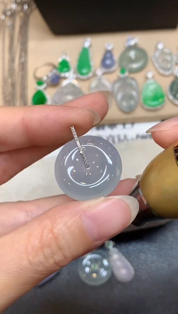 颈饰18K金镶嵌翡翠平安扣【无服务费