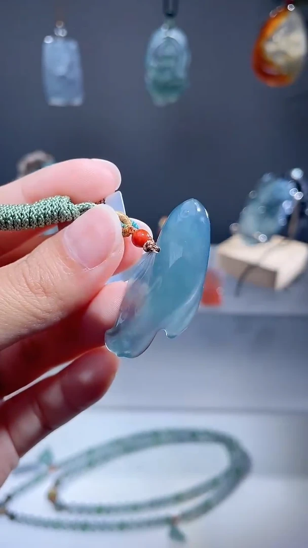 颈饰未镶嵌翡翠随形