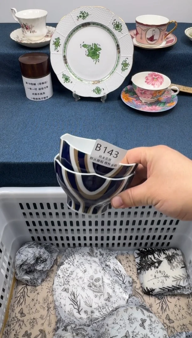 瓷片奇**怪          B143