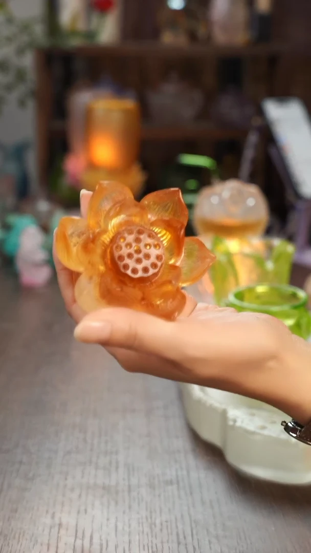 闪购莲花高足琥珀色