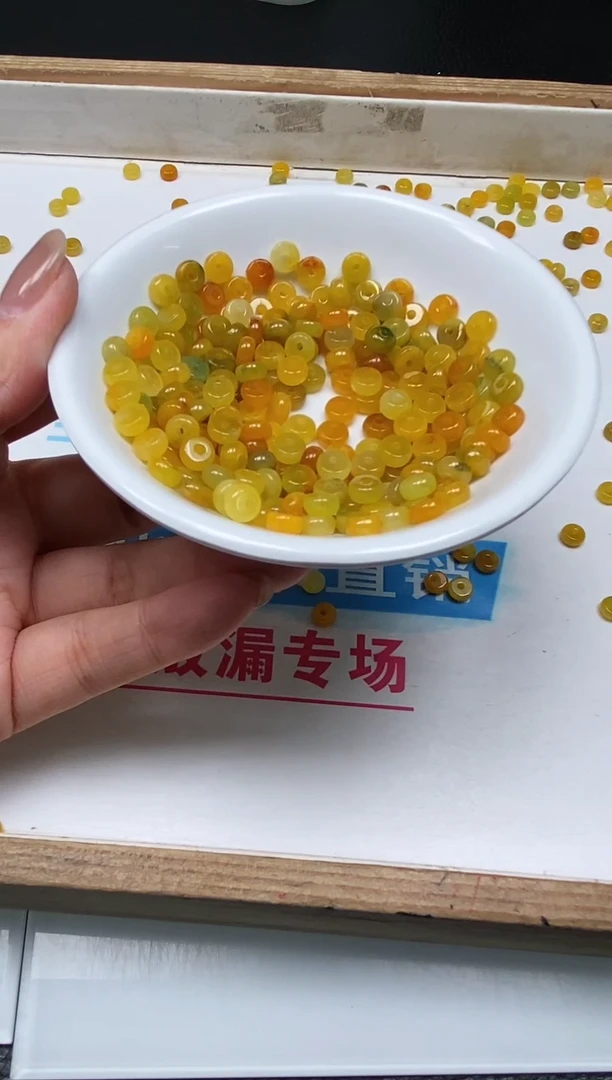 手饰翡翠未镶嵌D629黄翡算盘3*6mm20个9.9元