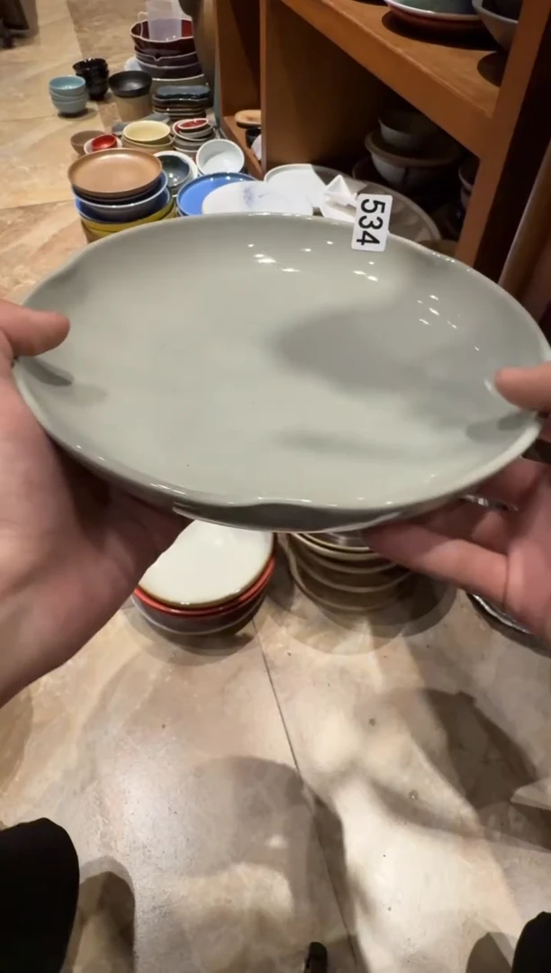 瓷534 微瑕灰釉异形盘1个