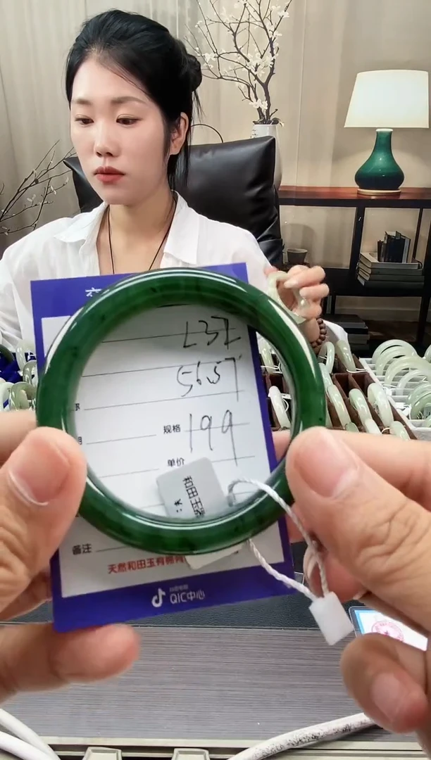 未镶嵌手镯和田玉L32微色差