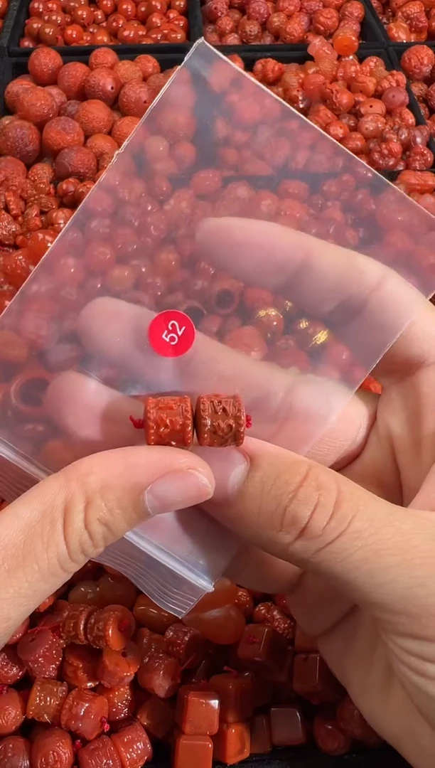 南红玛瑙未镶嵌颈饰1