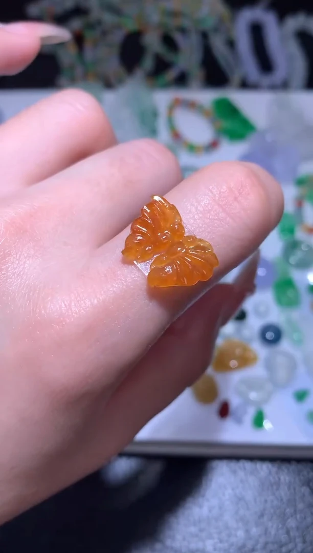 未镶嵌定制翡翠一对蝴蝶