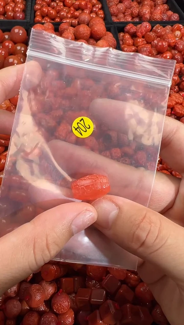 南红玛瑙未镶嵌颈饰1