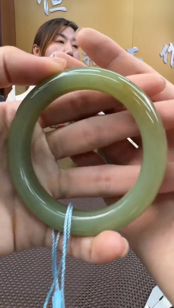 【闪购商品】和田玉手镯未镶嵌57