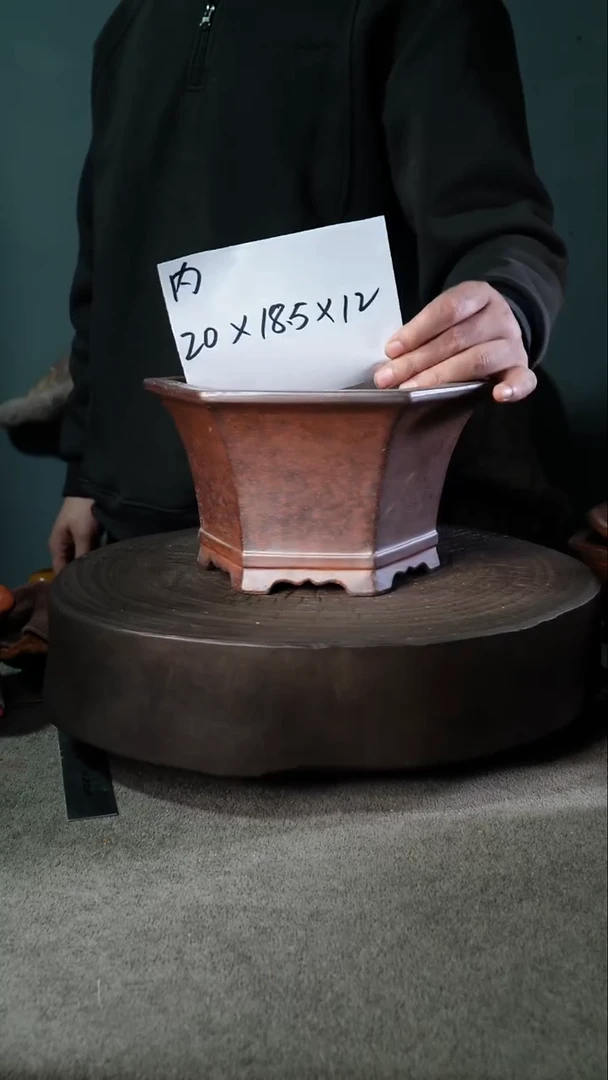 A宜兴紫砂小花盆