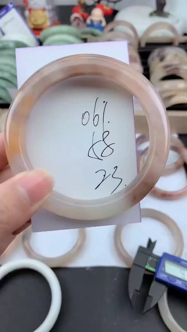 未镶嵌手镯石英质玉061