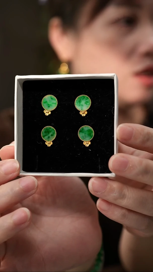银S925镀金镶嵌翡翠耳钉辣绿翡翠圆牌耳钉 多样性发一