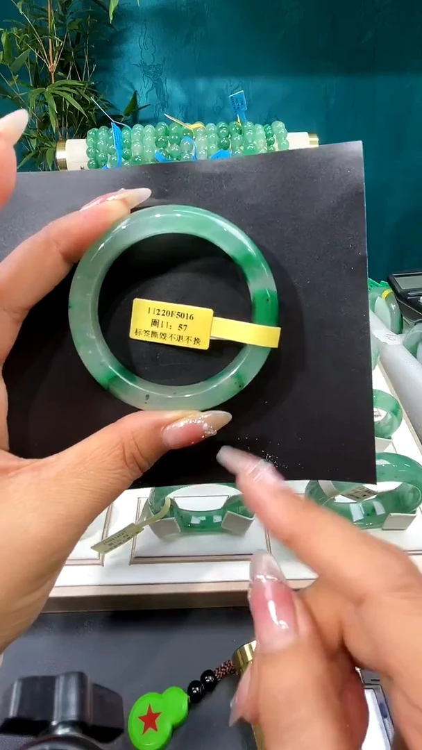 未镶嵌手镯石英质玉（非洲翠）27手镯