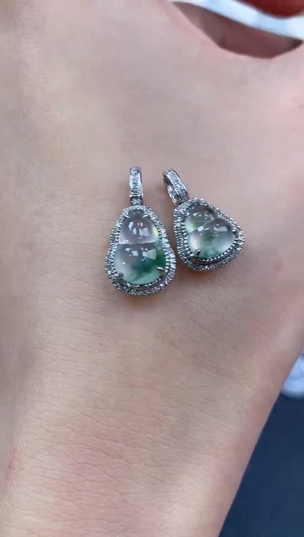 【闪购商品】翡翠吊坠(不含链)18K金镶嵌 B22多样性一件发货