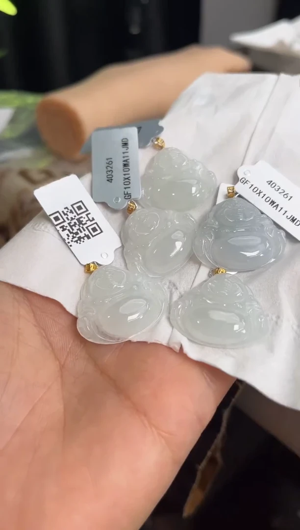 18K金镶嵌挂件翡翠边城刀客/403261/多样性发一/配皮绳发