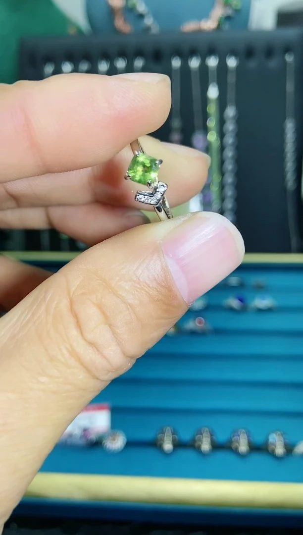 【闪购商品】橄榄石戒指银S925镶嵌1121